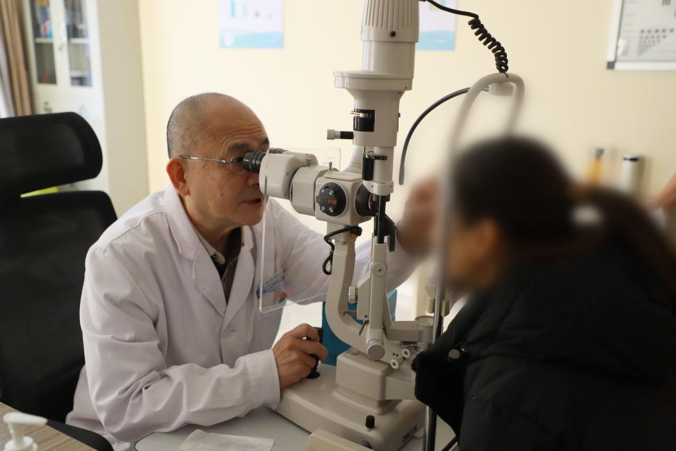 爱尔眼科援疆院长成功救治疑难干眼症患者