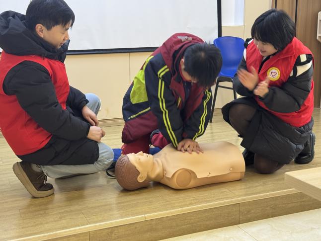 「银苗守护，暖冬同行」——南大二附院重症护理团队走进 SOS 儿童村开展科技志愿服务