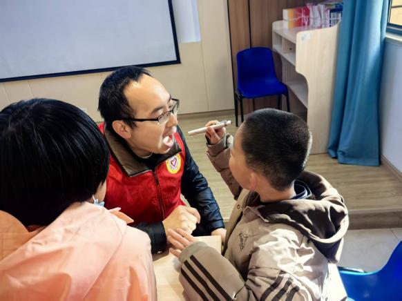 「银苗守护，暖冬同行」——南大二附院重症护理团队走进 SOS 儿童村开展科技志愿服务