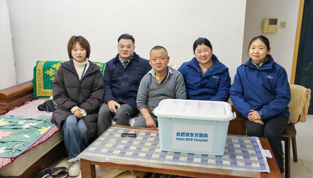 医者仁心跨过医院门槛,八旬老人家中迎来特殊客人