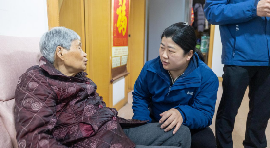 医者仁心跨过医院门槛,八旬老人家中迎来特殊客人