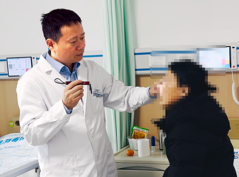 女子车祸后左眼「哭」了 11 个月 医生为其重建眼内「下水道」