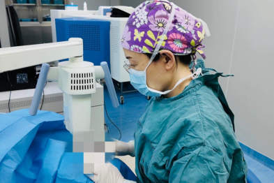 15 岁男孩常揉眼致视力严重下降，一查竟患上圆锥角膜