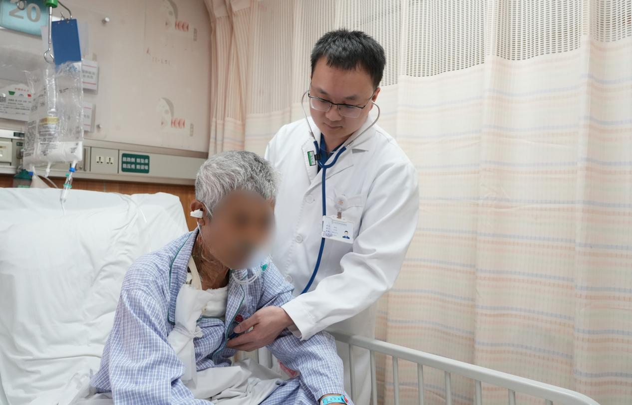 一场双向奔赴的感恩！父亲成功手术「修心」 儿子捐款致谢医院传递大爱