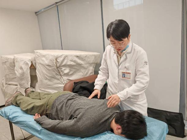 重庆松山医院启动「繁星计划」：走进 100 家社区企业，开展 100 场公益活动