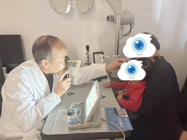 视力「谜案」何解?赵必诚主任巧手破局助力「老摘镜人」重获高清视界!