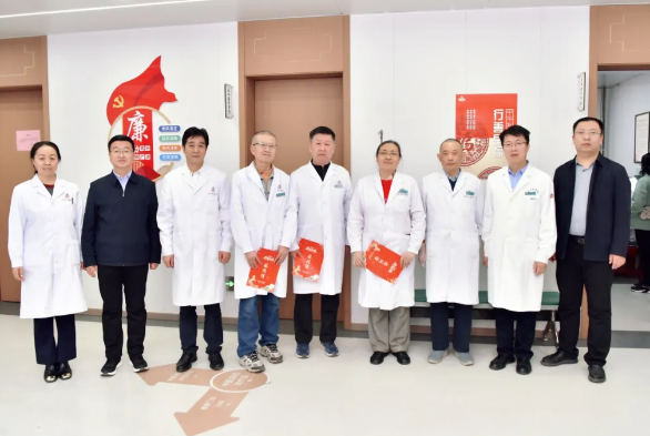 长治市中医医院开展春节前夕慰问老专家、老前辈活动