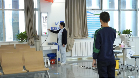 孩子看书串行、眯眼,不只是「近视」那么简单