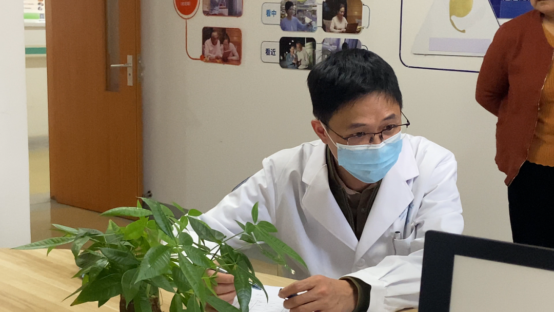 从「不敢对视」到第一次望向妈妈：11 岁智力低下女孩在漳州华厦眼科完成复杂斜视矫正