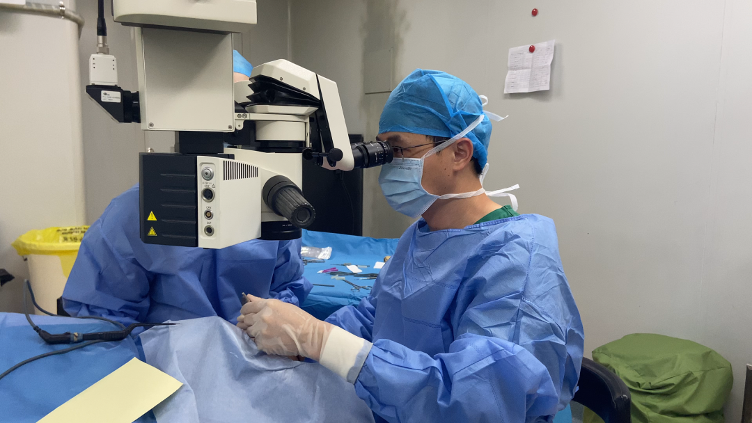 从「不敢对视」到第一次望向妈妈：11 岁智力低下女孩在漳州华厦眼科完成复杂斜视矫正