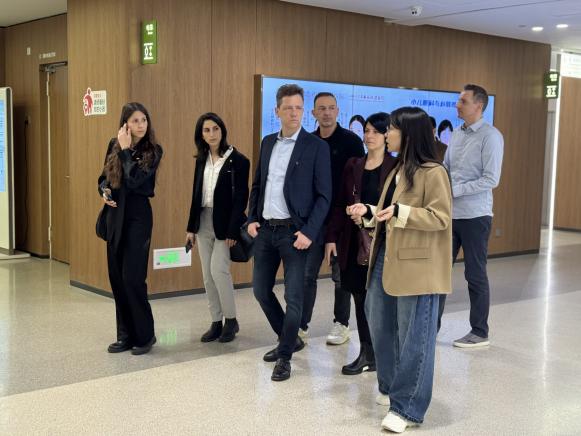 漂洋过海来「探亲」：中、欧爱尔人相聚成都，用「爱」点亮患者满意之光