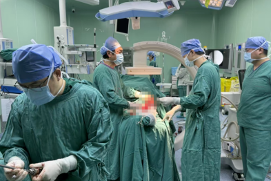 精准微创技术 | 创伤骨科巧施「股骨倒打髓内钉术」，成功救治复杂粉碎性骨折患者