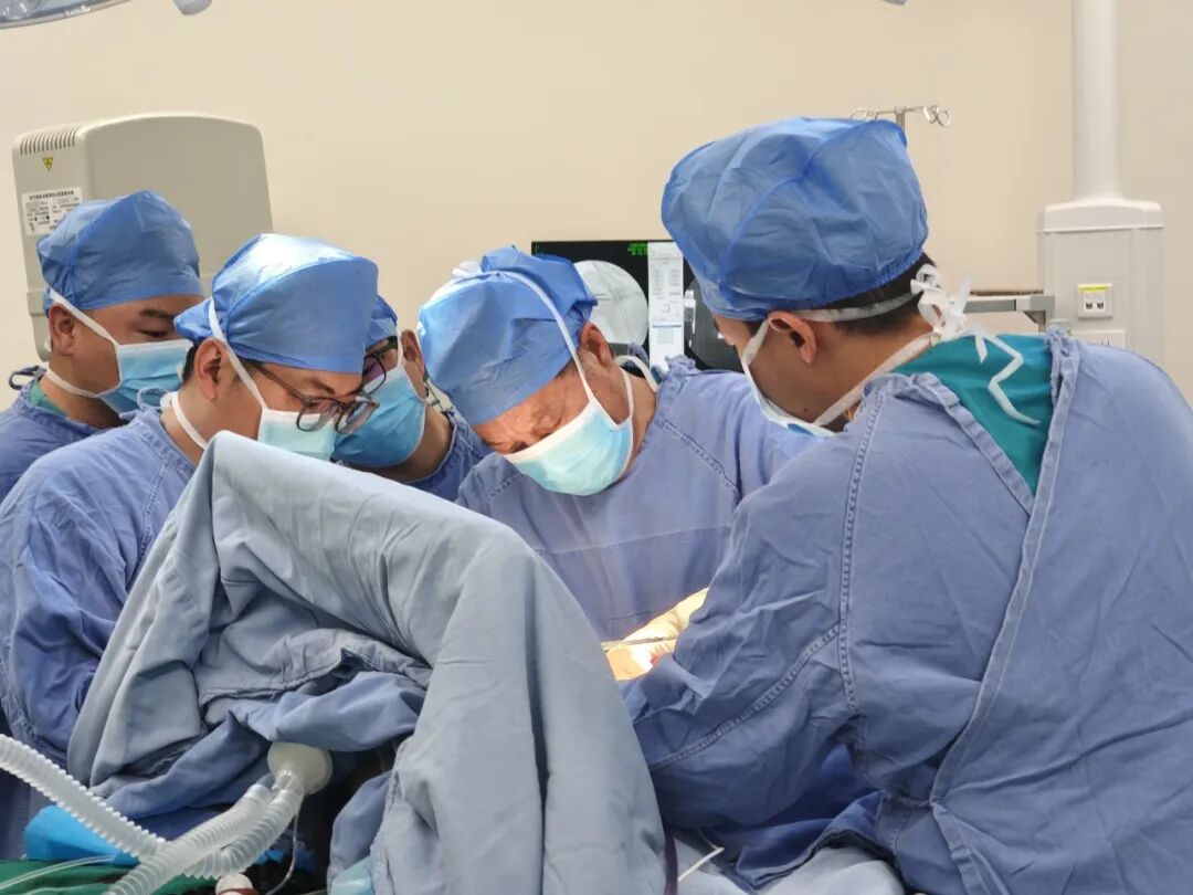 生命的奇迹——32 天 768 个小时精心医护，10 楼坠落的昆明 14 岁女孩出院了……