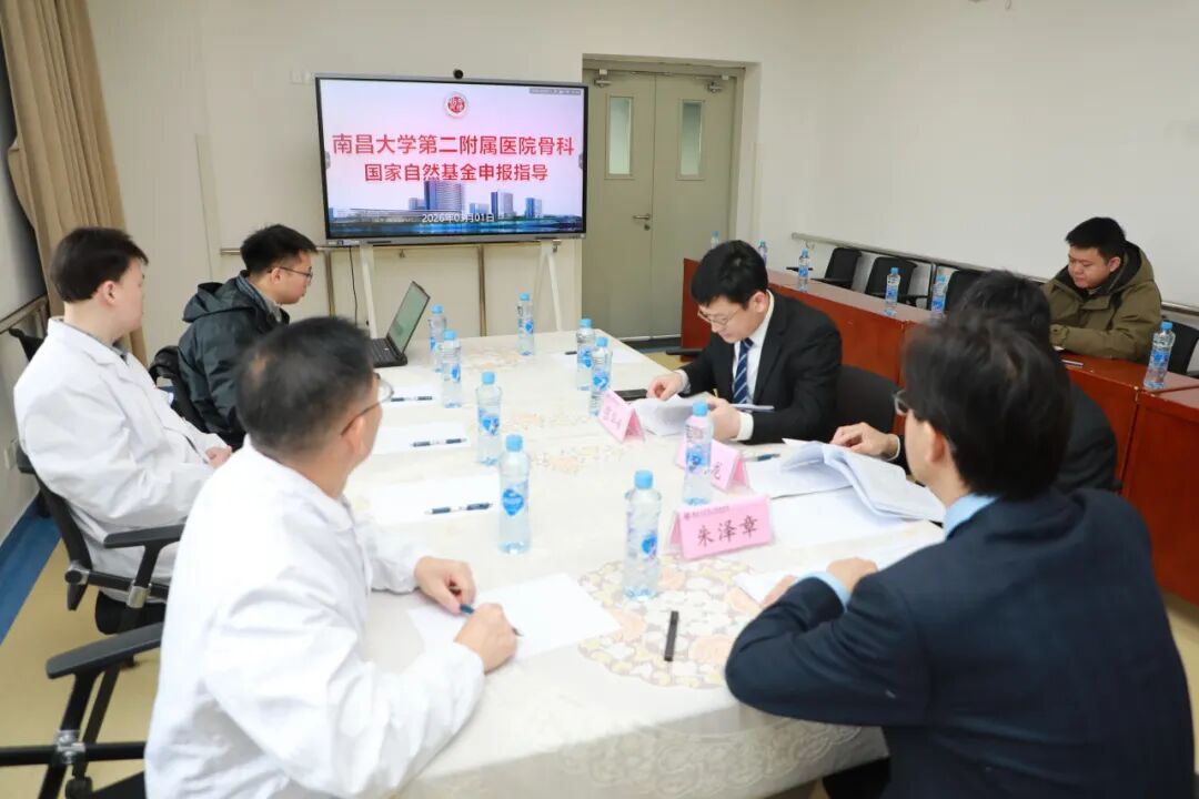 国内知名专家朱泽章教授脊柱畸形工作室落户南大二附院