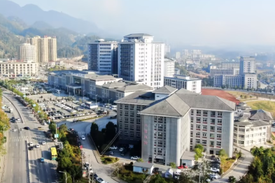 黔江中心医院小儿外科郭小刚医生列车救助危急病患！