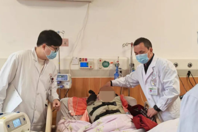 89 岁熊猫血老人脑内大面积出血，竟凭「保守治疗」闯过生死关