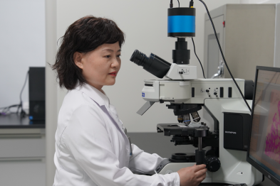 她不看病、不开刀，却是患者依赖的「医学法官」