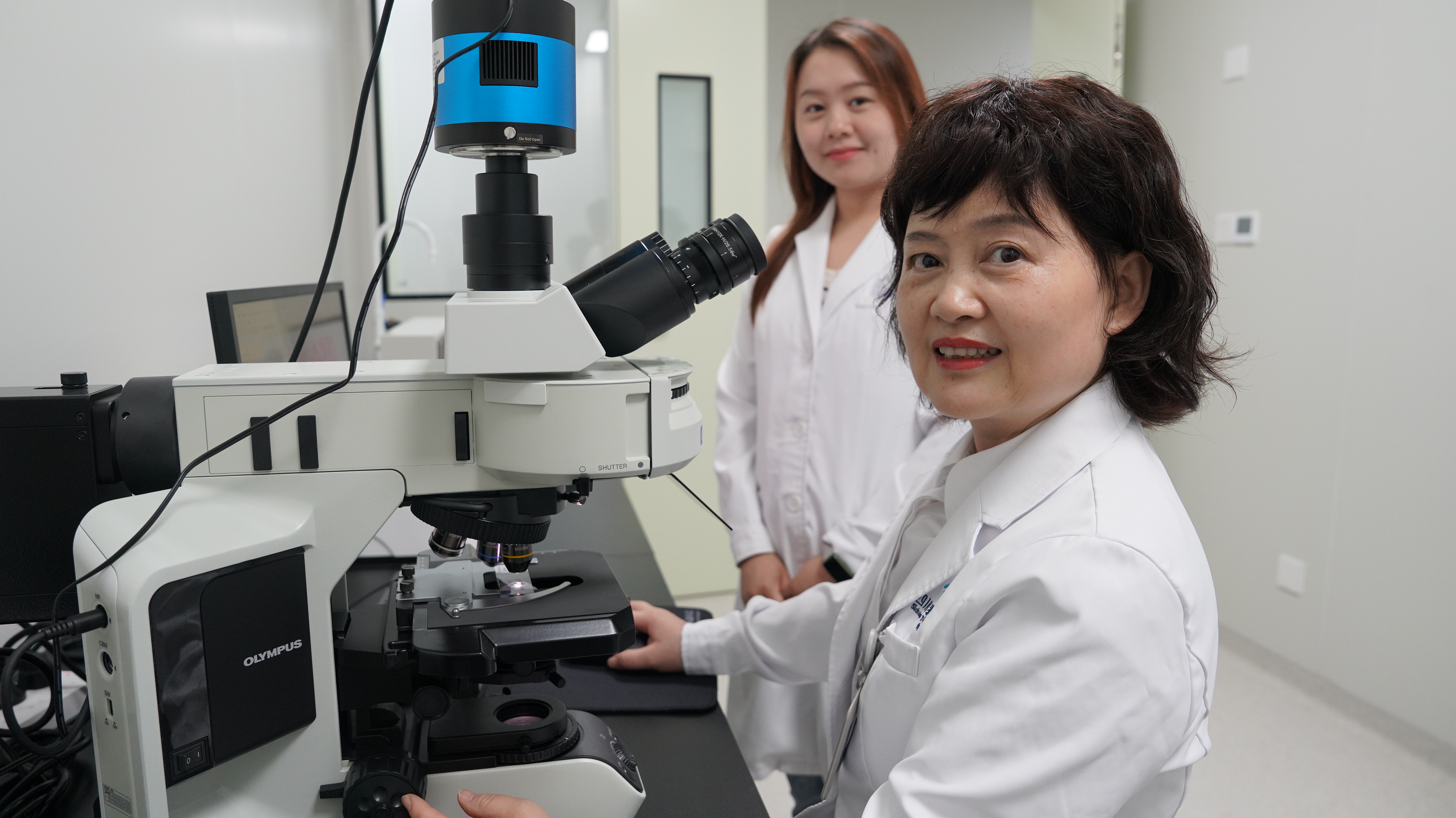 她不看病、不开刀,却是患者依赖的「医学法官」