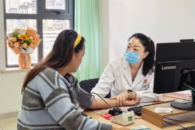 医路芳华・她力量｜柔肩护母婴，丹心绽芳华