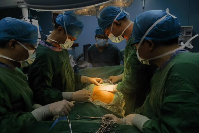 本想「割痔疮」，却意外发现肾上长个「西瓜大」肿瘤