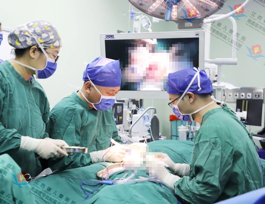 延续性医疗服务新突破|江西省儿童医院吴文波主任团队顺利治疗河南 20 岁女孩罕见膀胱外翻