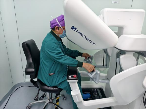 以「精准」护佑健康：前海人寿广州总医院泌尿外科正式迈进机器人手术新时代