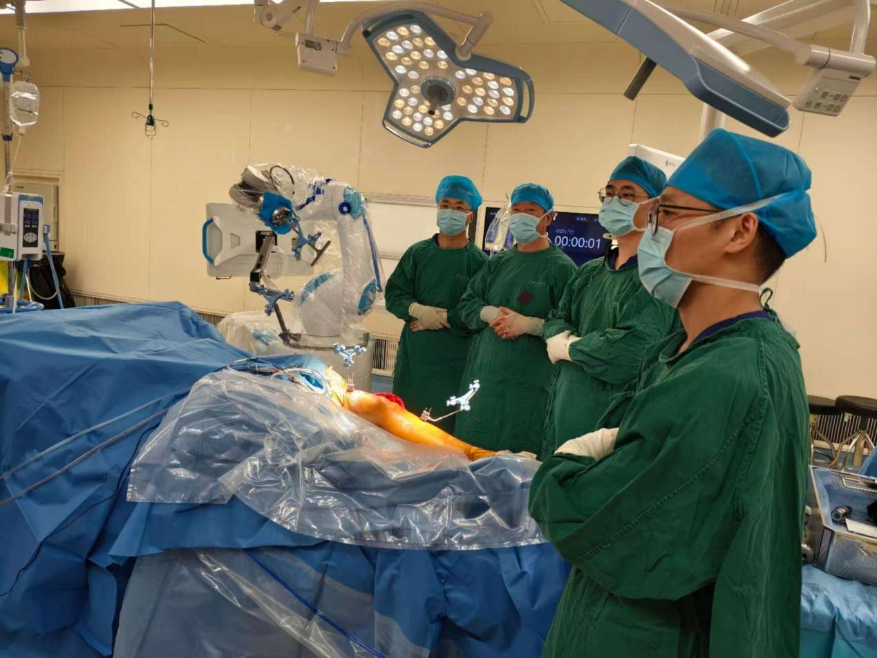 智慧骨科再添利器 成都京东方医院成功开展首例 ROSA 机器人辅助双膝关节置换术
