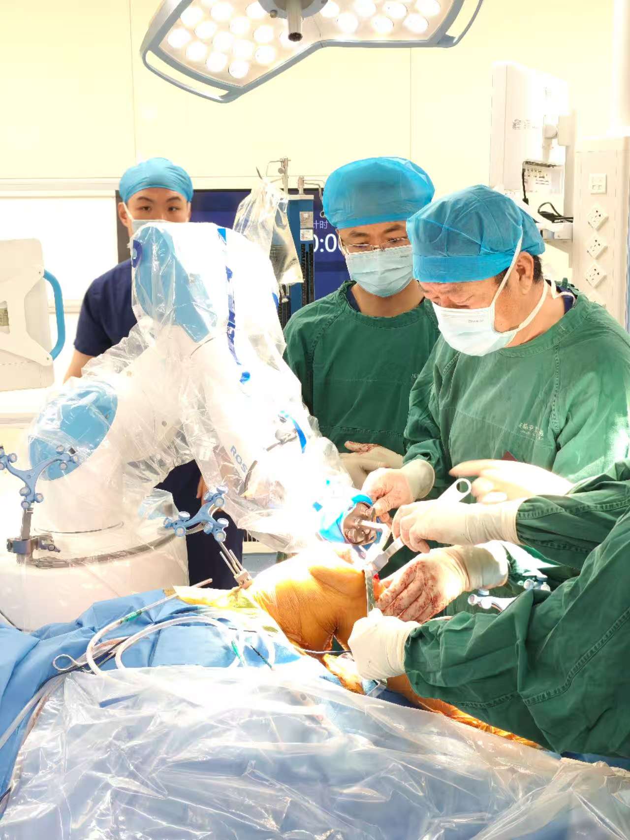 智慧骨科再添利器 成都京东方医院成功开展首例 ROSA 机器人辅助双膝关节置换术