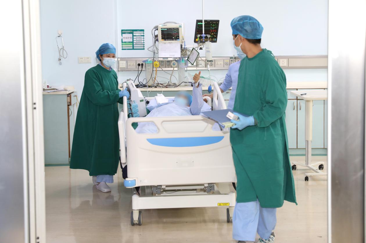 全程零输血!90 克「救命泵」植入心脏 13 岁扩心病男孩重获新生