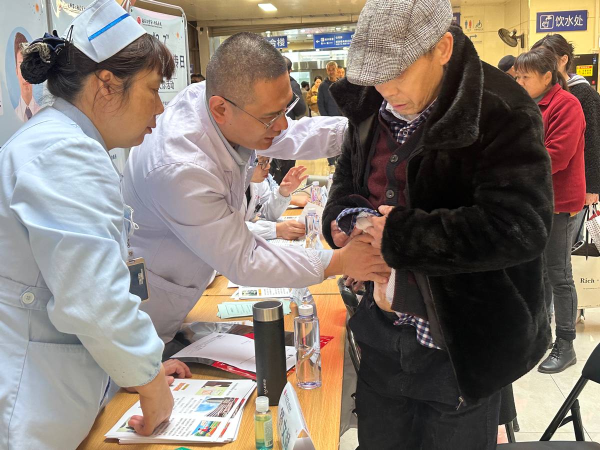 南大二附院成功举办「中国疝气宣传日」公益义诊活动