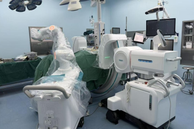 机器人精准 「拆弹」！郑州市中心医院脊柱外科攻克高龄复杂颈椎病手术难题