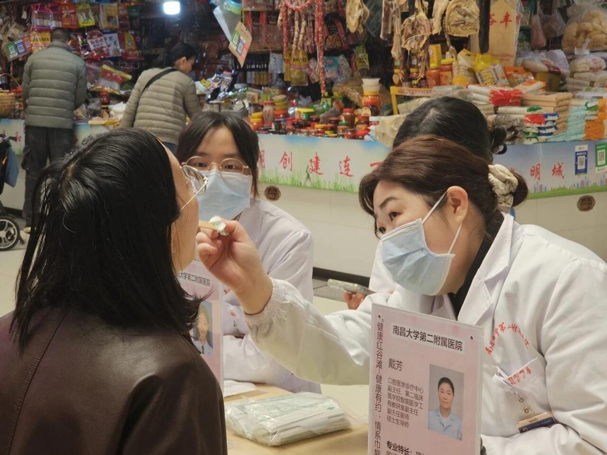 学雷锋,树新风——南大二附院多形式开展「学雷锋日」志愿服务活动