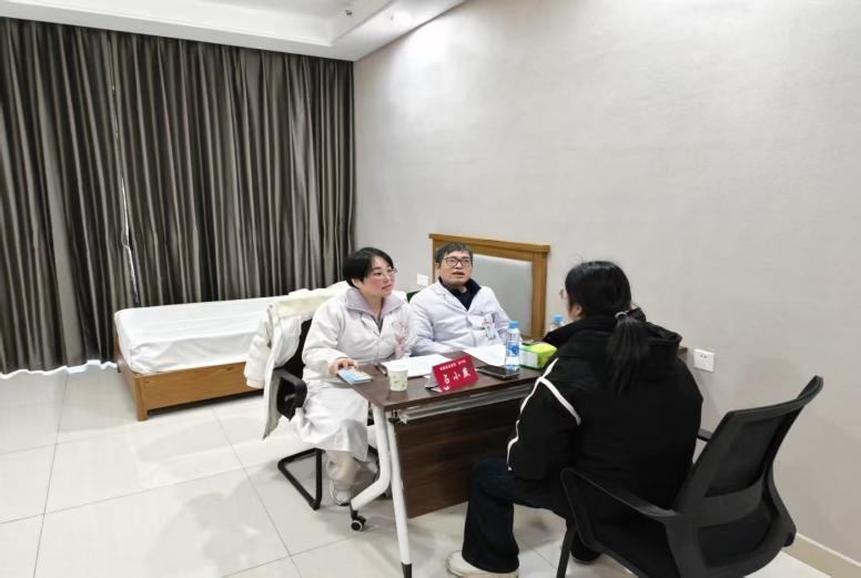 守护「她健康」 绽放「她力量」  南大二附院妇产科开展「三八」妇女节系列公益活动