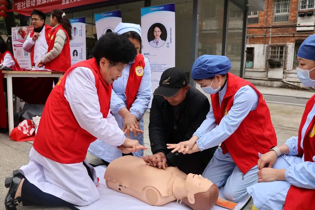 学雷锋,树新风——南大二附院多形式开展「学雷锋日」志愿服务活动