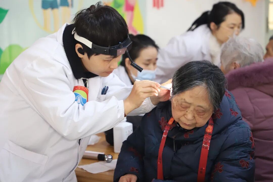 学雷锋,树新风——南大二附院多形式开展「学雷锋日」志愿服务活动