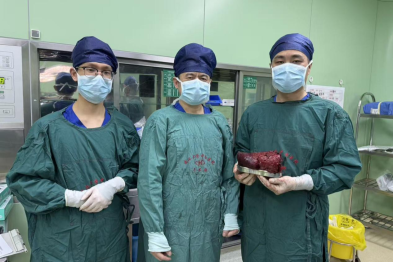 高烧不退以为是普通感冒，武汉专家巧手取出肺部巨大「树瘤」