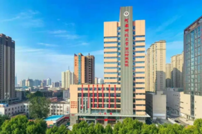 七旬老人肛周脓肿险酿大祸，多学科紧急手术助其转危为安