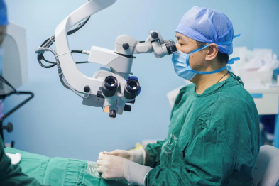 华厦眼科刘才远：三十载追光不辍，20 万例屈光手术的匠心守护