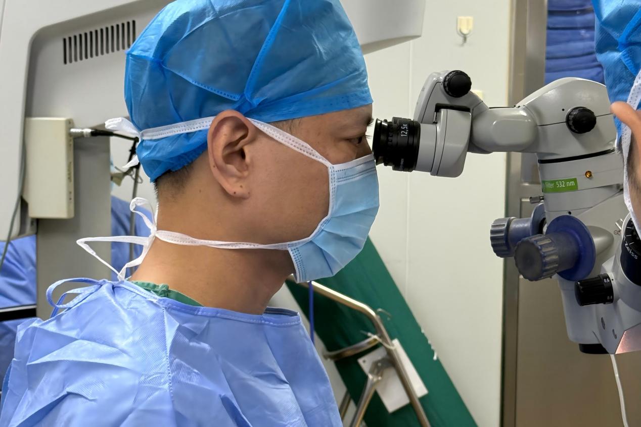 「工作放不下!」84 岁老翁在厦门眼科中心漳州眼科医院重获清晰视界,续写精彩人生