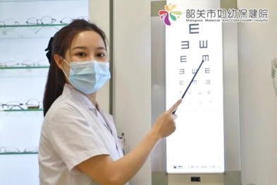 别再骂孩子不努力！他成绩差，可能只是看不清黑板→