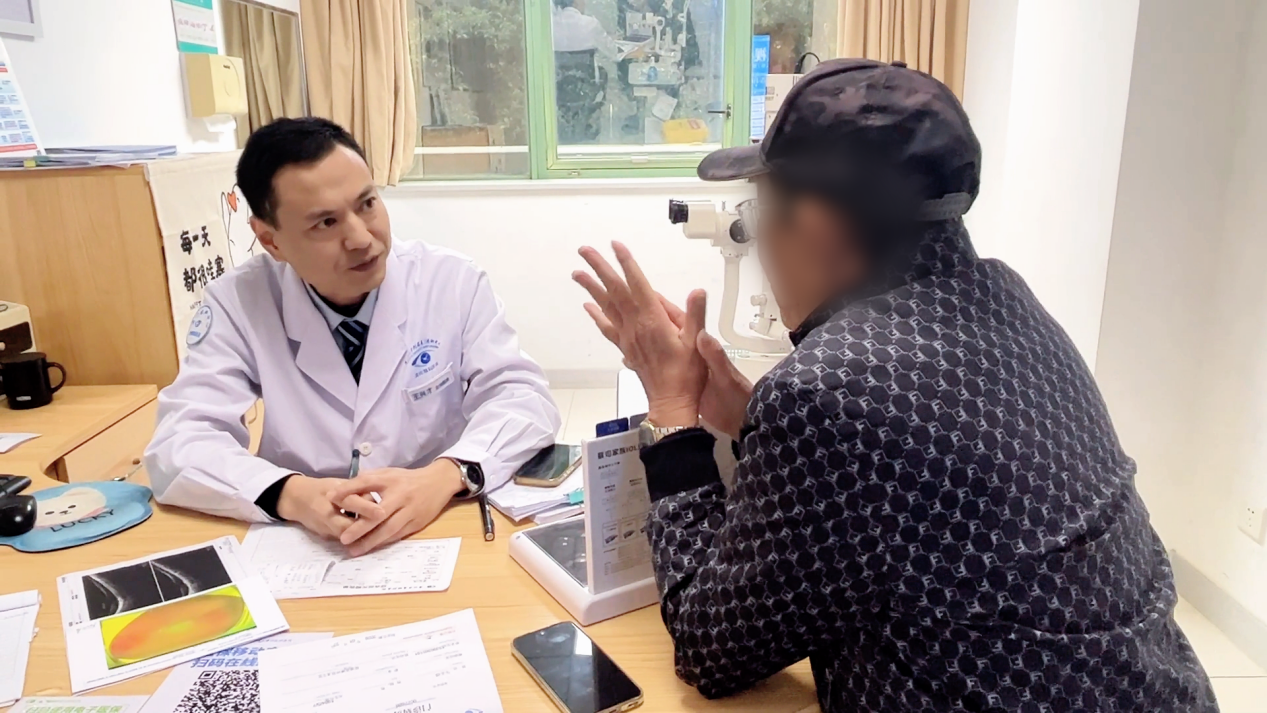 「工作放不下!」84 岁老翁在厦门眼科中心漳州眼科医院重获清晰视界,续写精彩人生