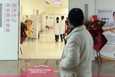 「睡四个小时就很满足」？一句话，戳中三亿同命人…