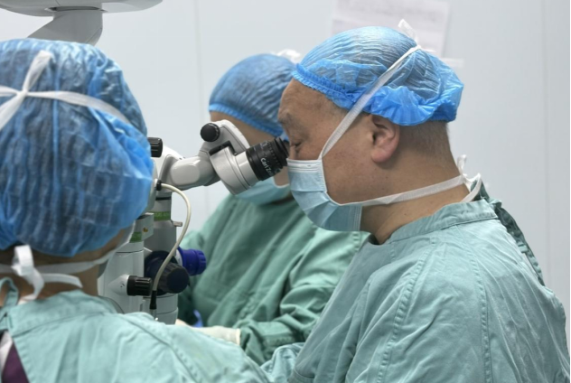 老人视力突然下降确诊多种眼病 武汉普瑞眼科许泽骏提醒不要拖延