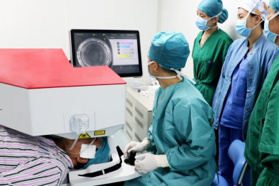 北京华厦民众眼科医院郭晓文院长深度解析导航飞秒激光在屈光性白内障手术中的优势