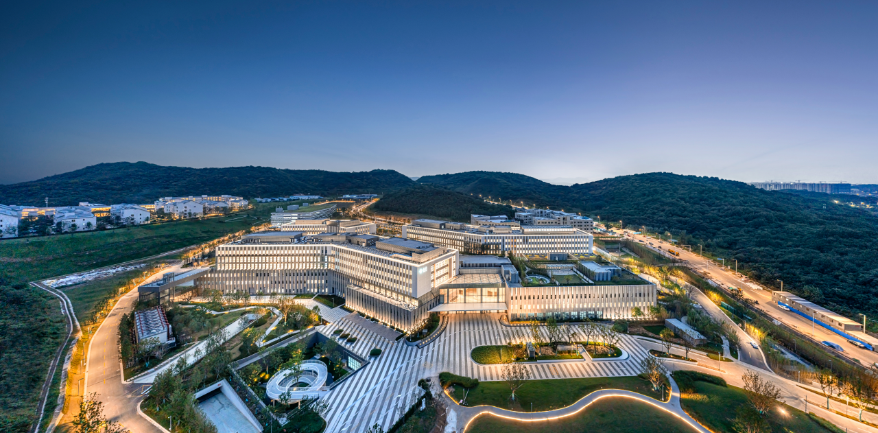 泰康仙林鼓楼医院三甲揭牌!「泰康保险集团-武汉大学」智慧养医实验室「泰康长寿队列」项目启动,开启长寿医疗体系建设新篇章