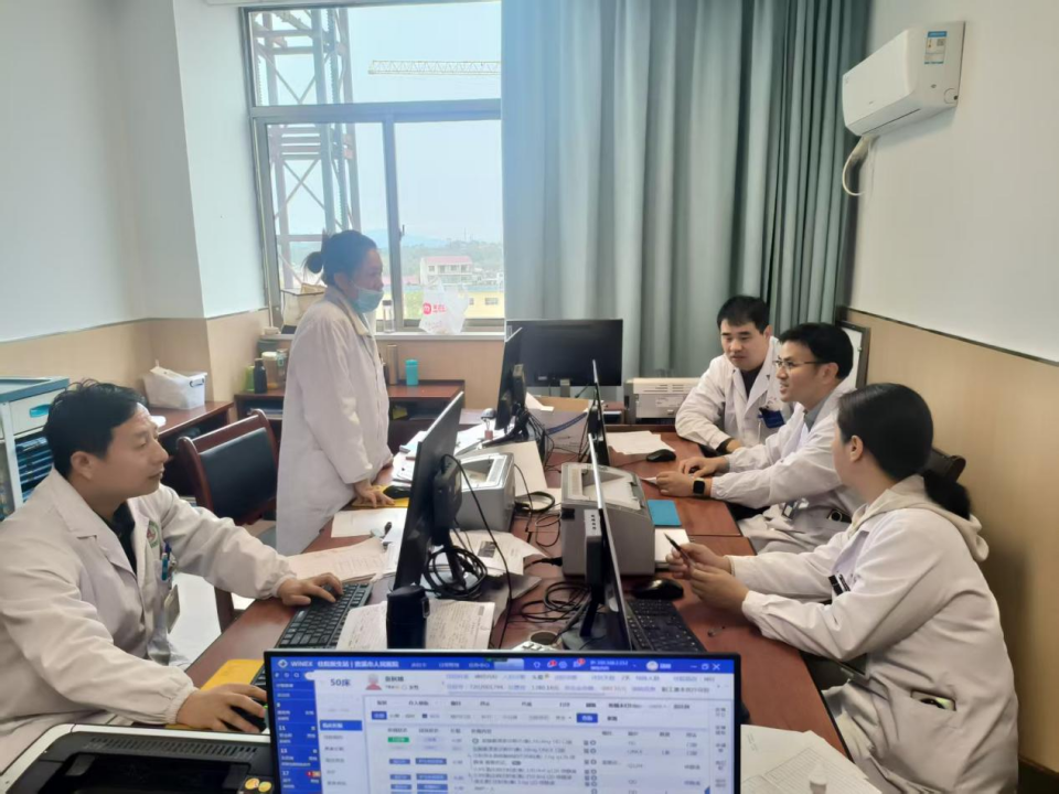 「百场义诊献礼 100 年二附」第 48 站活动走进贵溪