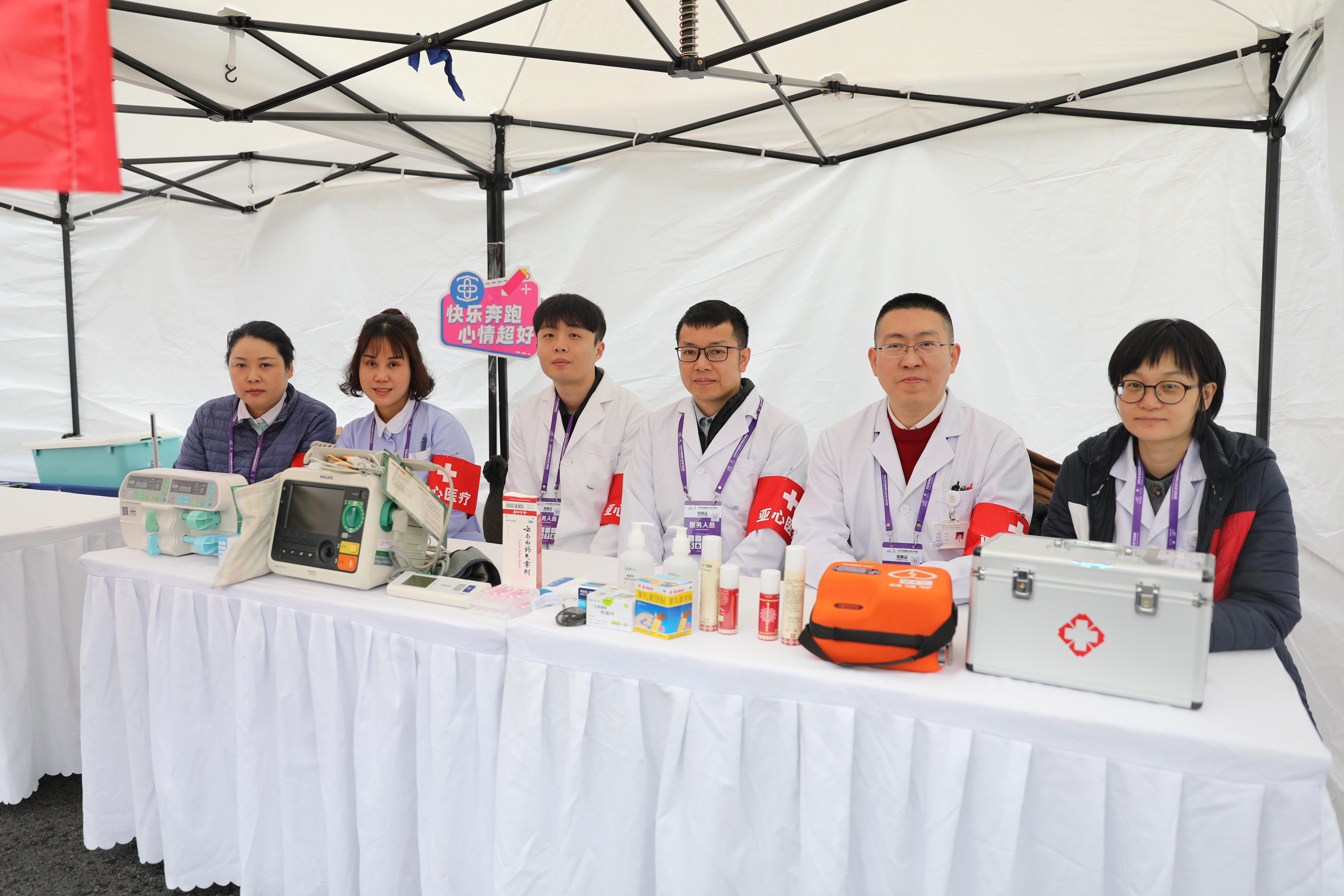 以专业之心,护奔跑之爱!武汉亚洲心脏病医院超强医疗保障团队护航 2026 汉马