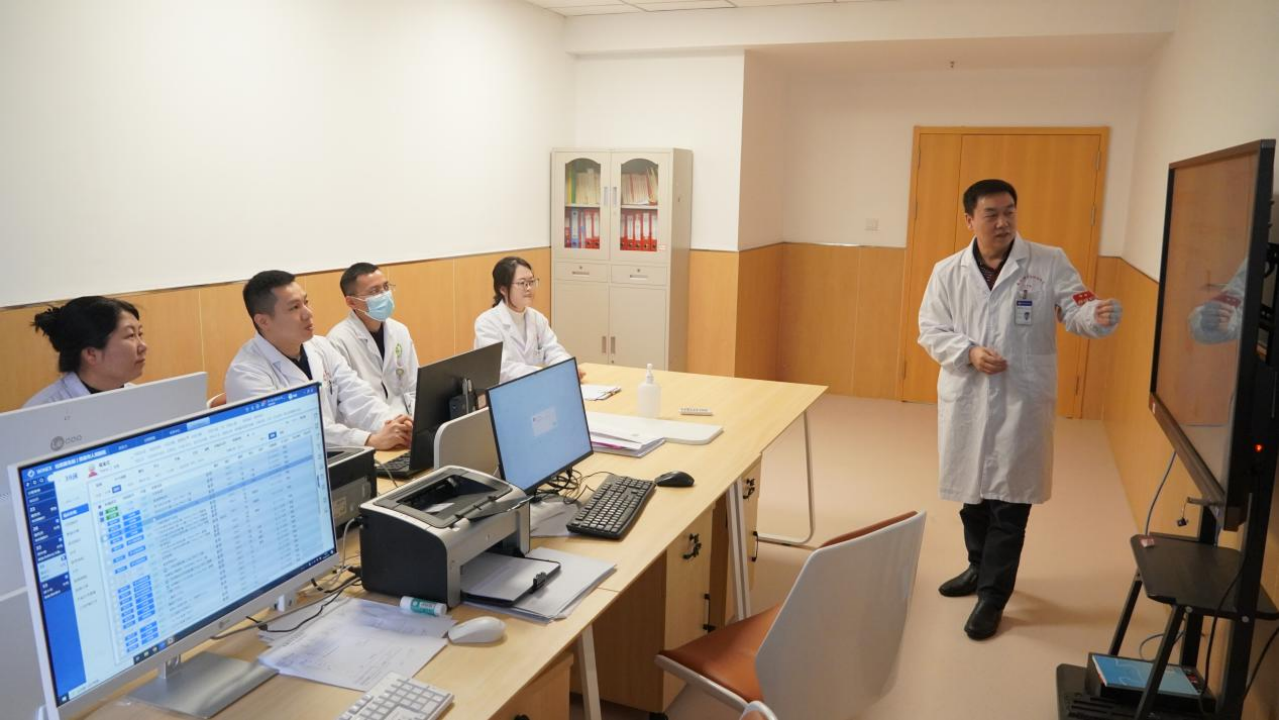 「百场义诊献礼 100 年二附」第 48 站活动走进贵溪