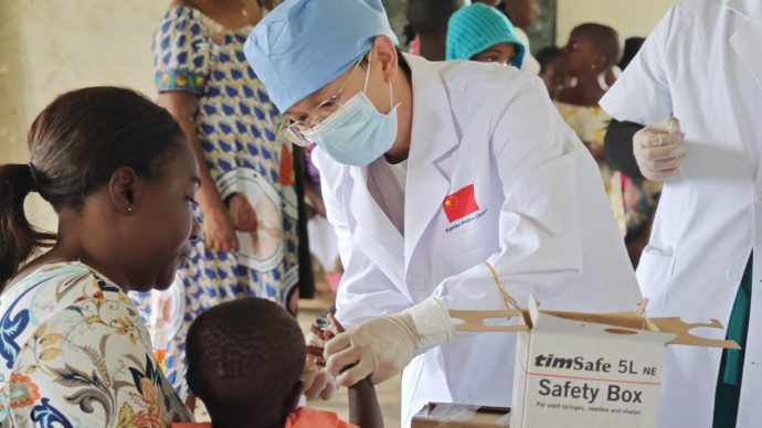 中国援赤几日记丨显微镜下的生命守护者:珠江医院三水医院检验医生赤道战「疟」