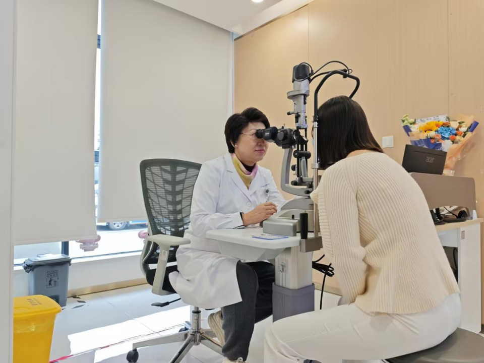华厦眼科广西区域业务总院长吴西西：深耕眼科四十载，为万千孩子守住清晰「视」界